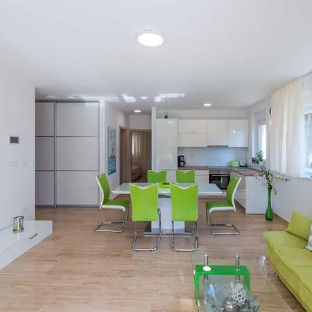 In - Insel 41310 Apartamento